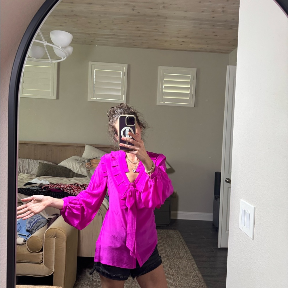 Walter Baker Fuchsia Blouse with Ruffle Detail - Picture 5 of 9